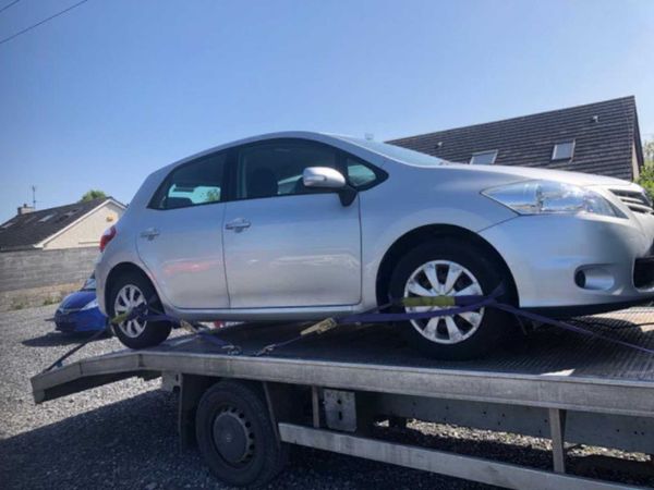 2012 toyota auris with parts