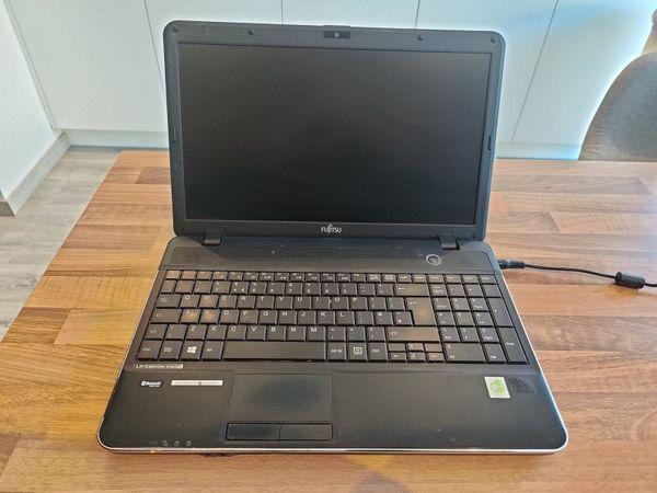 Fujitsu LifeBook A512 Laptop - 8GB RAM / 500GB