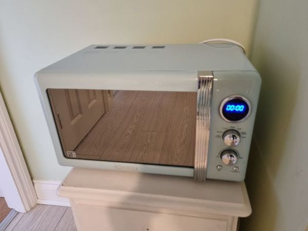 Swan microwave, vintage design