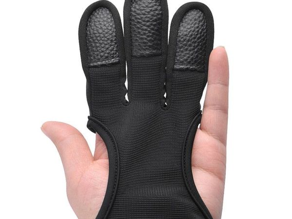 Protective Archery glove 3 fingers (fabric with leather tips).S/M/L/XL