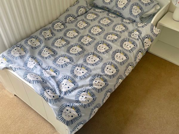 Toddler bed and mattress *Never Used*