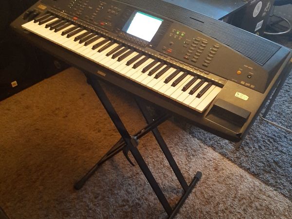 Yamaha PSR-4000 61 note arranger synthesizer keyboard with stand