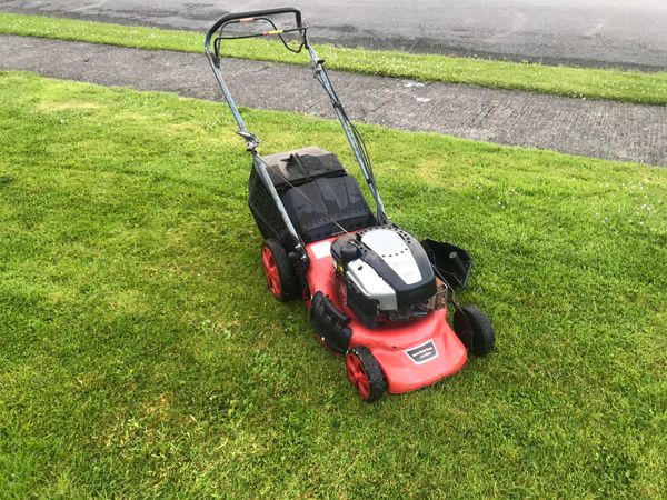 Briggs and stration self drive lawnmower
