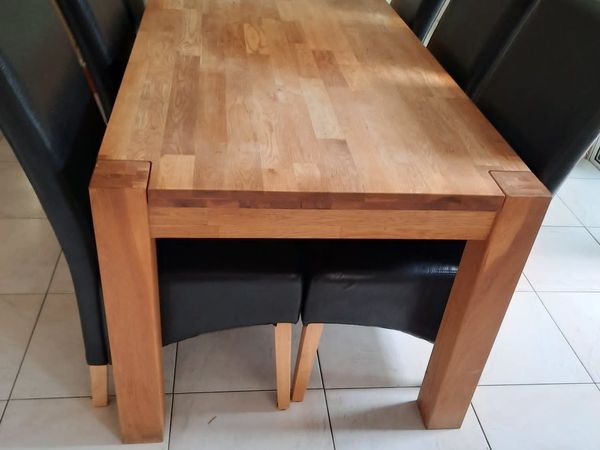 Dining table with 6 leather black chairs