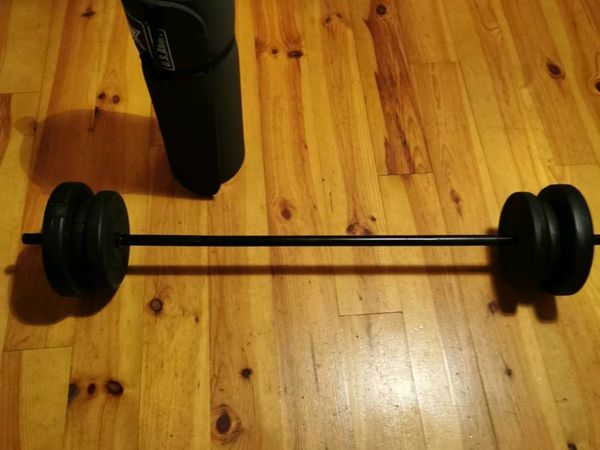 Bench press bar and weights