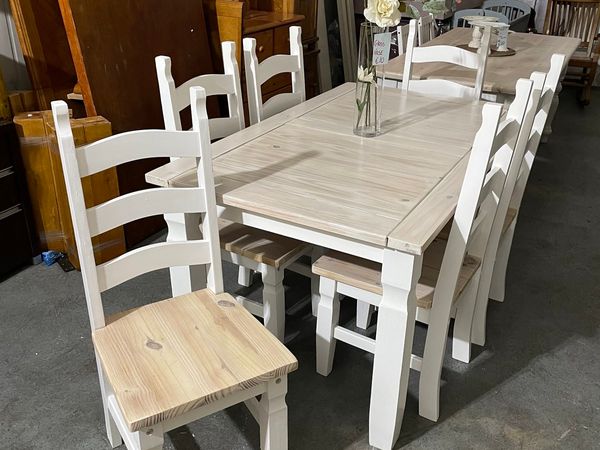 Painted table and 6 chairs €380
