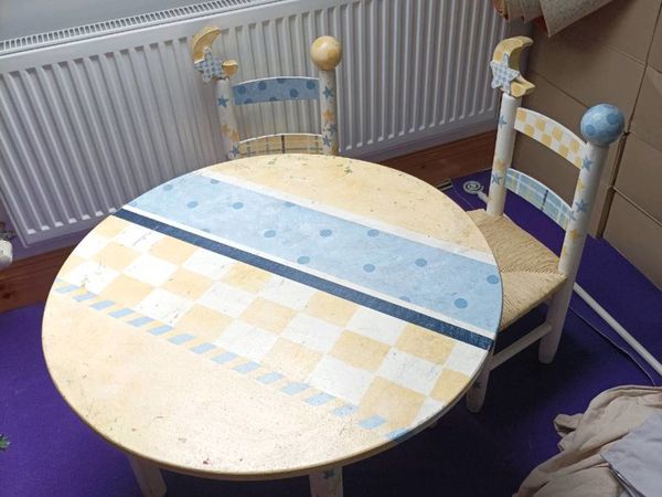 Unique children's table and chairs