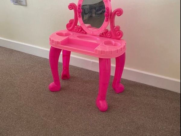 Toy dressing table
