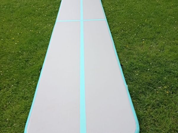 Gymnastics inflatable mat