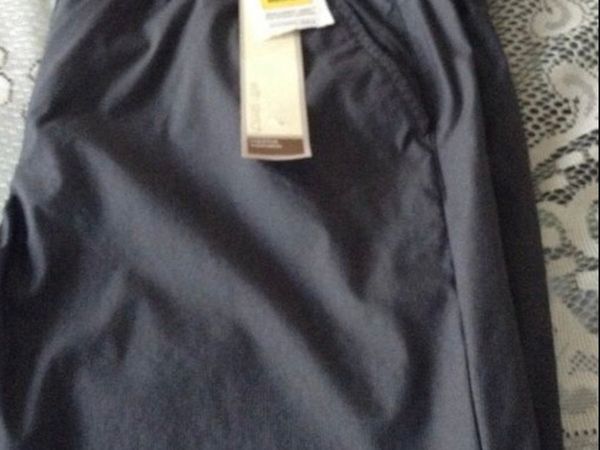 Ladies BNWT trousers size 16 €13