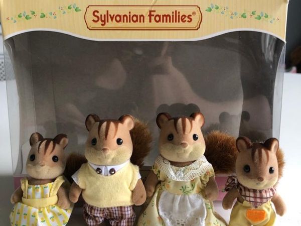 Sylvanian families walnut squirrel family