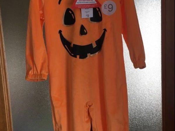 Child’s BNWT costume 3/4 €6