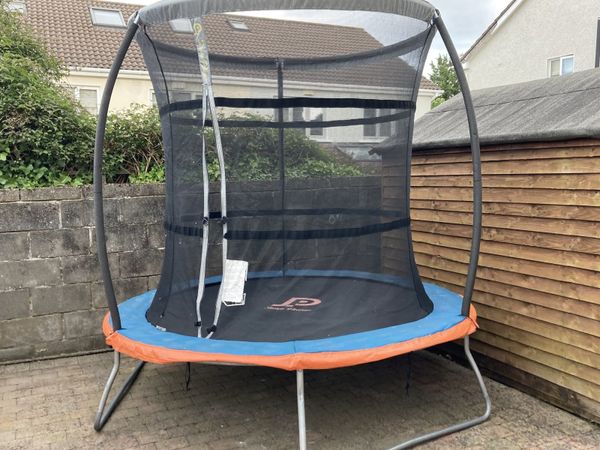 8ft Trampoline and cover