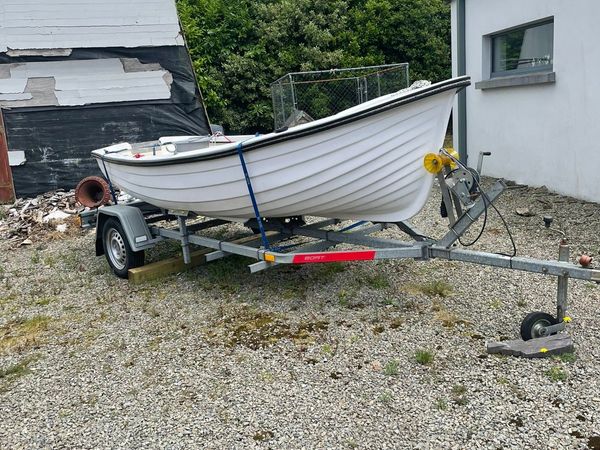 12 ft boat and extendable trailer