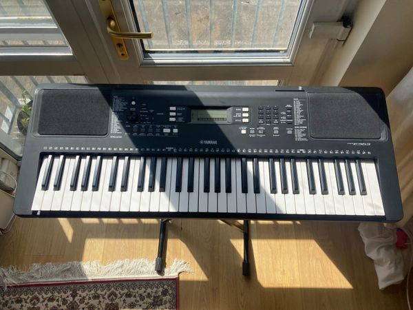 Yamaha PSR E363 Portable Keyboard w/ Stand