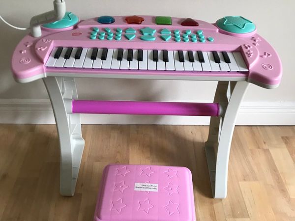 Child’s piano / keyboard