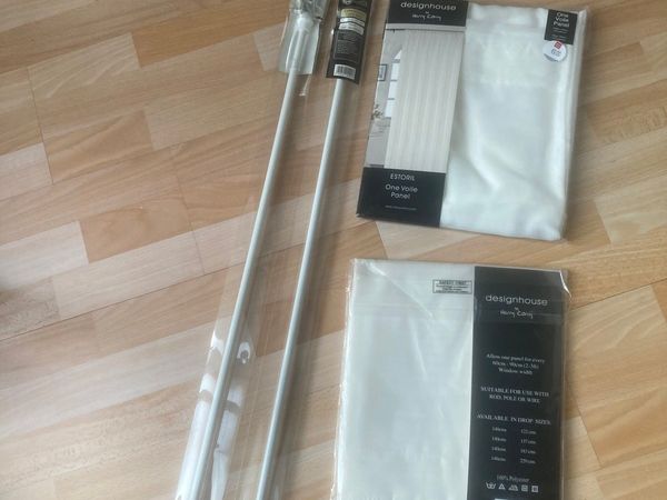 Voile curtains and hanging rods
