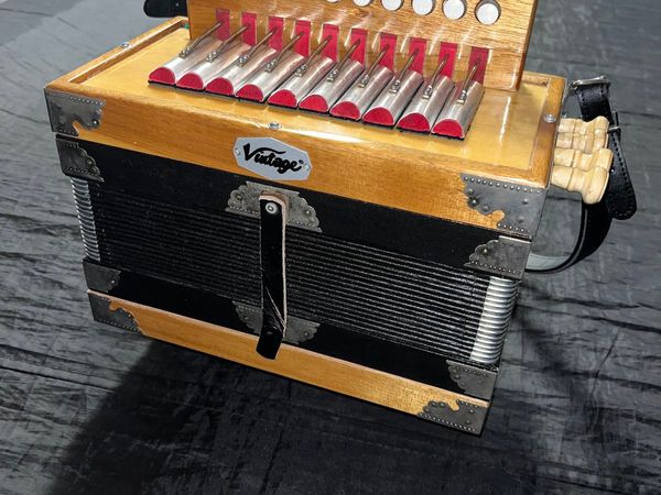 Vintage accordion for sale! Quick sale for £ 220