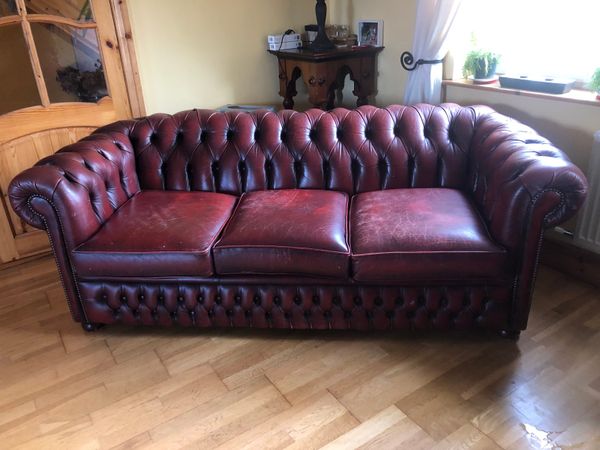 Chesterfield Wine Couch
