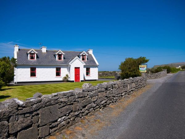 Cottage near Fanore beach in the Burren