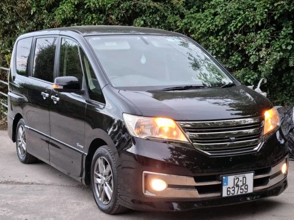 Nissan Serena hybrid 8 seater automatic €11900