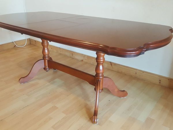 Mahogany extendable dining table