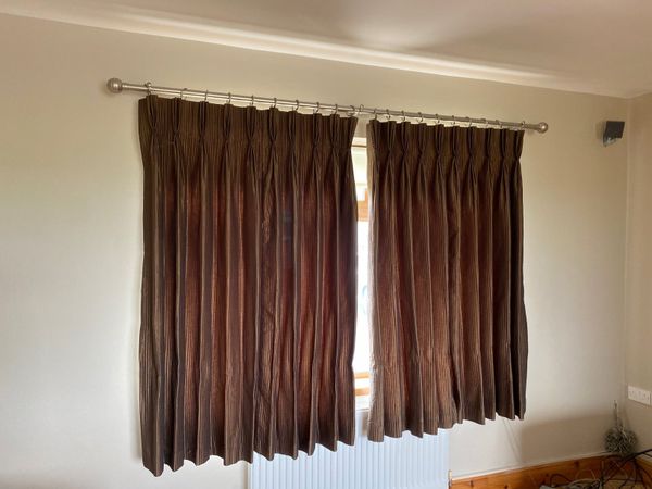 Curtains & Curtain Pole