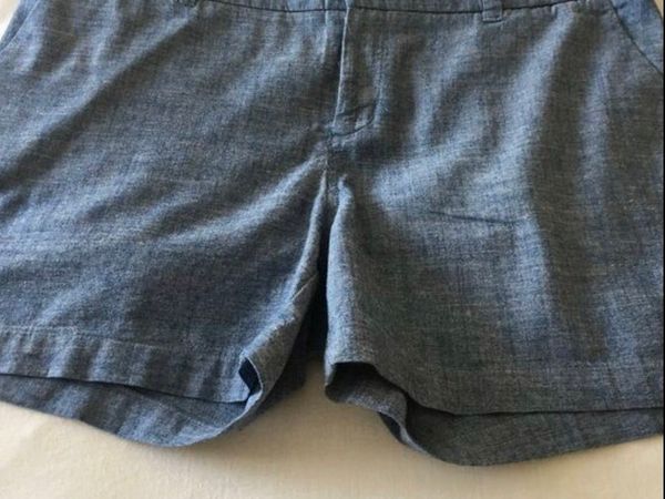 Ladies shorts size 10 €8