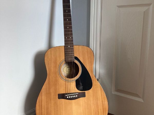 Yamaha (F310) Acoustic Guitar Bundle
