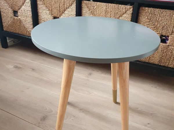 roundside table