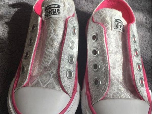 Girls new never worn trainers size 5 €12