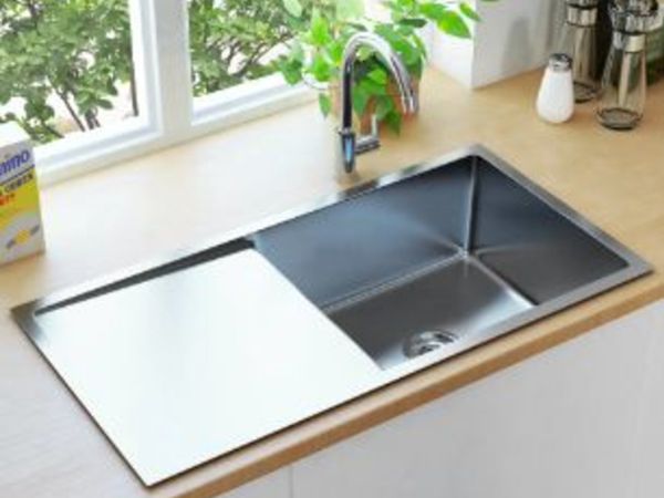 New* Handmade Kitchen Sink with Strainer Stainless Steel