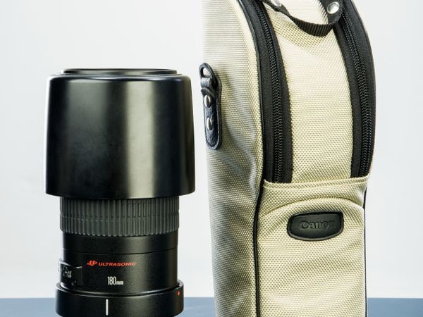 Camera Lens Canon EF 180 f3.5 L macro €700