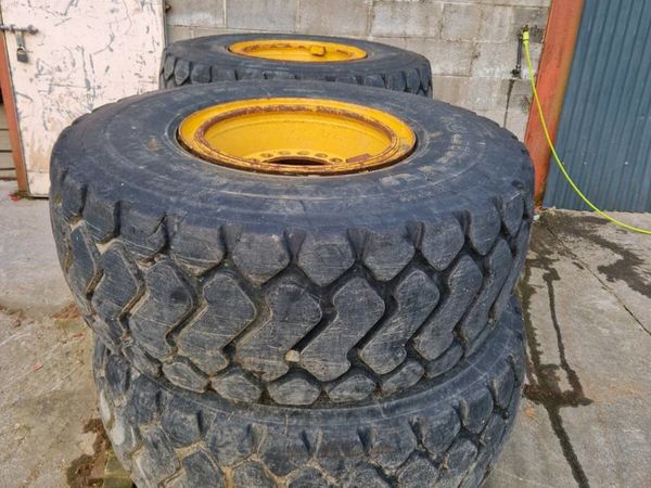 Volvo L90E rims and tyres complete