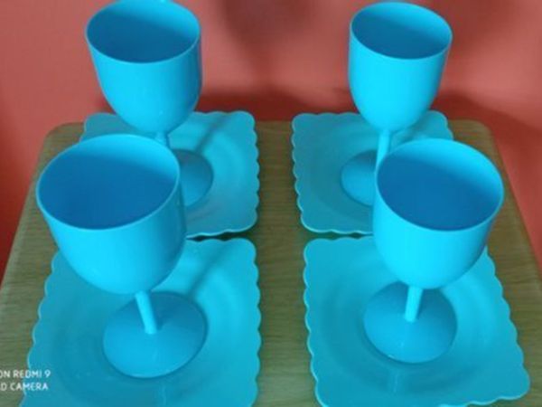 4 Goblets & 4 Saucers (New)