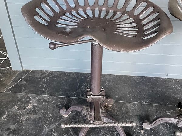 Industrial tractor counter / bar stools x 3 85EUR each or 225EUR for 3.