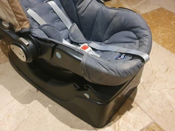 Chicco Baby car chair with mount