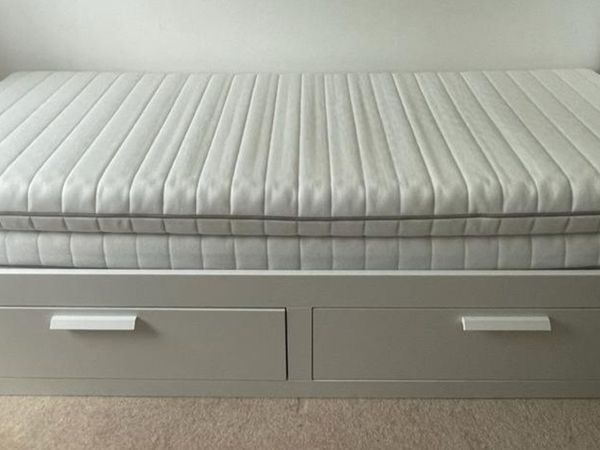 Day-bed with 2 drawers