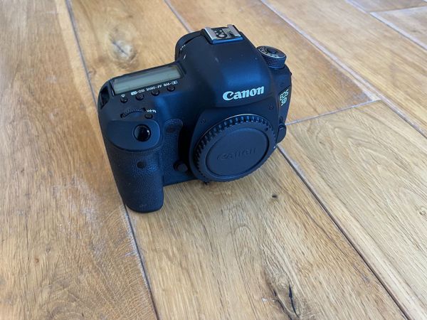 LIKE NEW Canon EOS 5D Mark III DSLR - Body Only