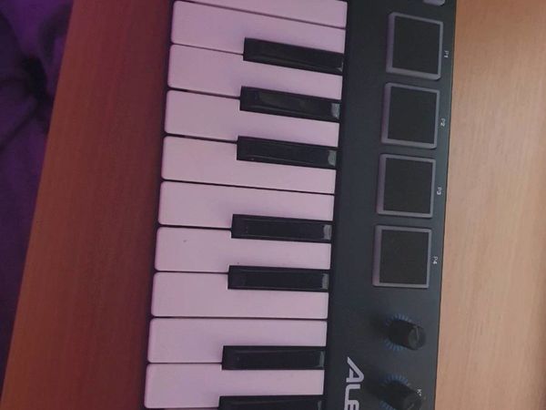 Alesis V Mini midi keyboard