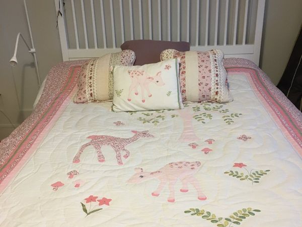 Laura Ashley bed spread with cushions