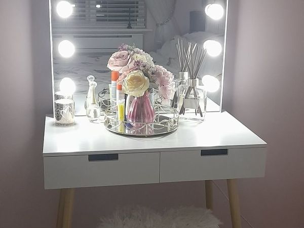 Beautiful Dressing Table with Hollywood Lights