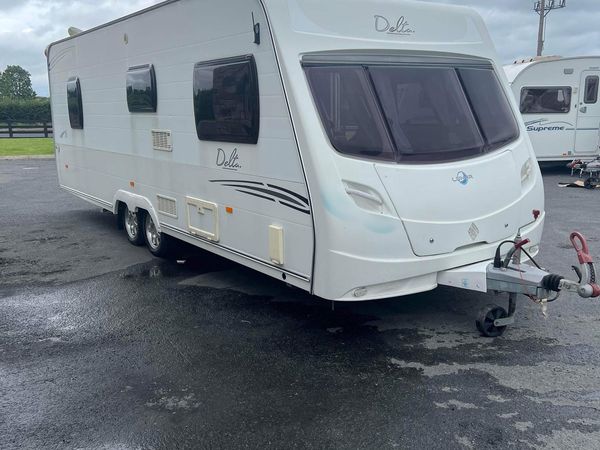 Luner clubman 4 berth fixed island bed
