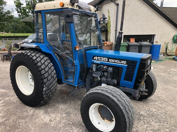 NEWHOLLAND 4135 4x4 Tractor