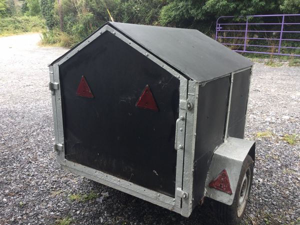 Dog box trailer