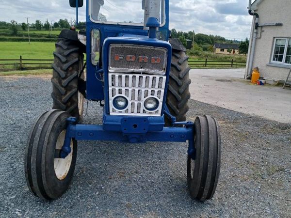 Ford 4000.Vintage.new front tyres.New Battery.Hitc