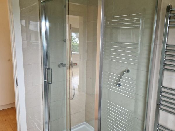 reduced toughened glass shower enclosure with tray