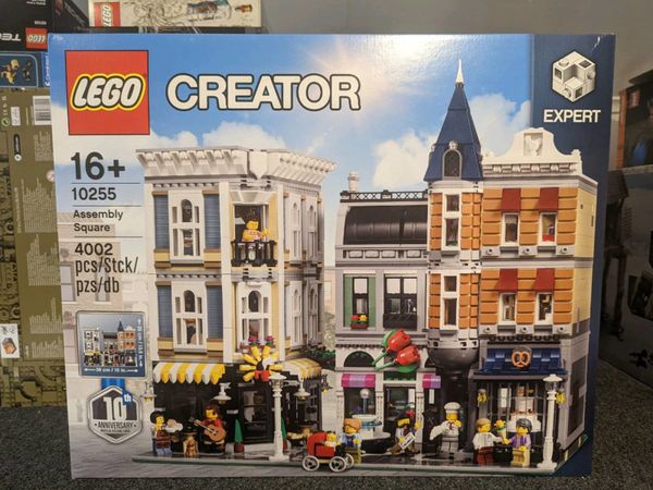 LEGO Creator Expert Assembly Square 10255 Building