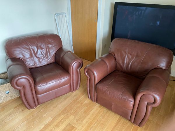 3 Matching Leather Couches in Excellent Condition