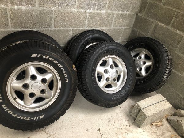 Alloy wheels and tyres for Land Rover